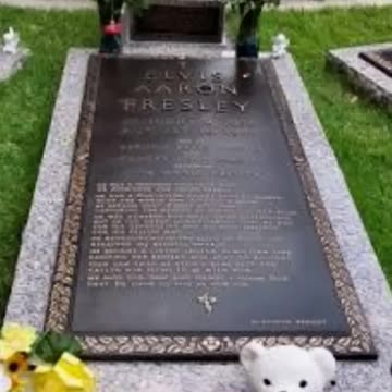 FAMOUS GRAVES - VOL. 114: ELVIS PRESLEY