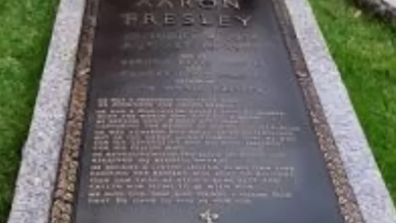 FAMOUS GRAVES - VOL. 114: ELVIS PRESLEY