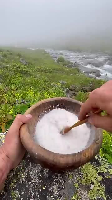 Wildfire Burger: Cooking the Perfect Hamburger in Nature
