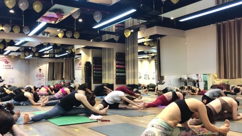 45 Min Hip Opening Yoga