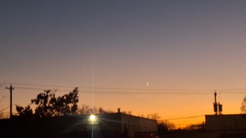 Crescent moon 11/22 with sounds in the city