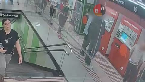 Detenido por estafar a usuarios mientras fingía ayudarlos en la compra de billetes del Metro