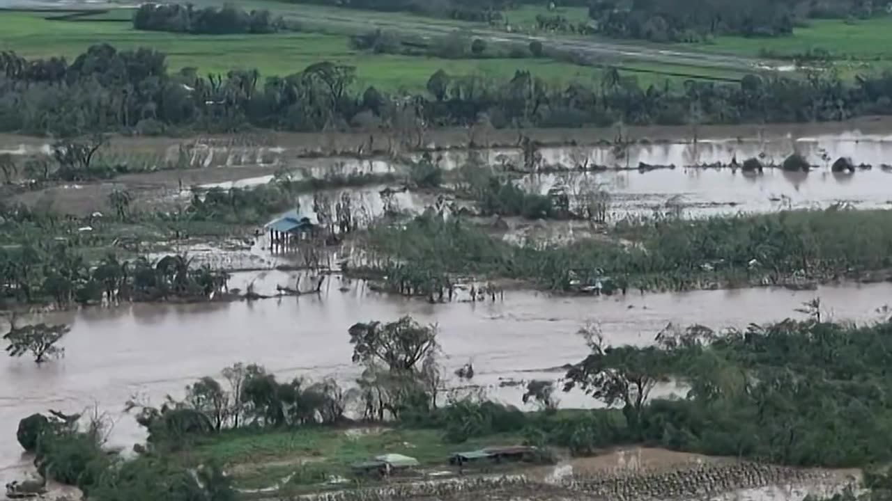 Super Typhoon Fung-wong makes landfall in the Philippines