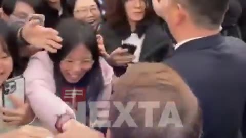 Macron escaped from Chinese security