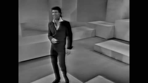 June 13, 1965 | Tom Jones Sings “It’s Not Unusual” on the Ed Sullivan Show