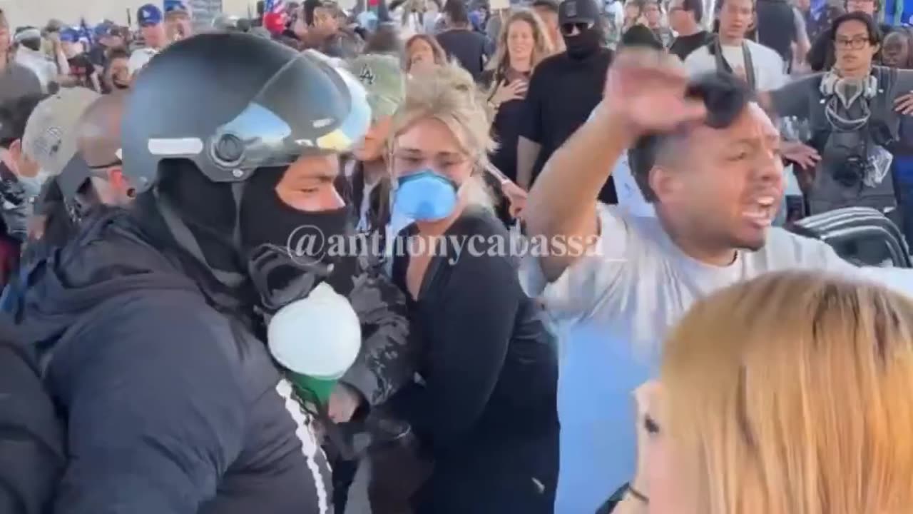 Meet 𝗝𝗼𝘀𝗲𝗽𝗵 “𝘌𝘭𝘭𝘪𝘦” 𝗦𝗮𝗻𝗰𝗵𝗲𝘇, this anti-ICE agitator, fakes a limp and lunges in front