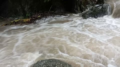 🌊 El río de La Guira crece con las lluvias del huracán en Maisí, Cuba