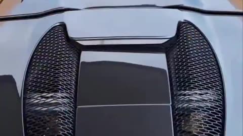 🇺🇦 McLaren 570s drives the streets of Lviv