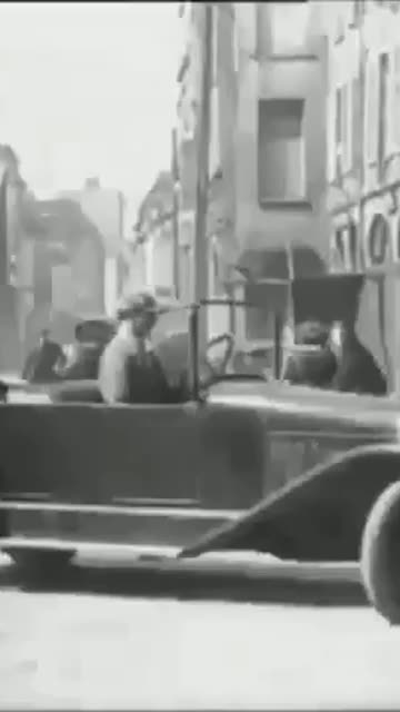 Citroen Self-Parking car in 1927.