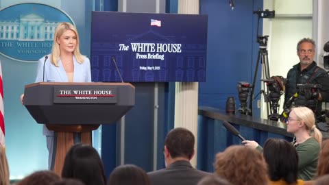 Trump's Press Sec DESTROY Every Reporter In The Room!