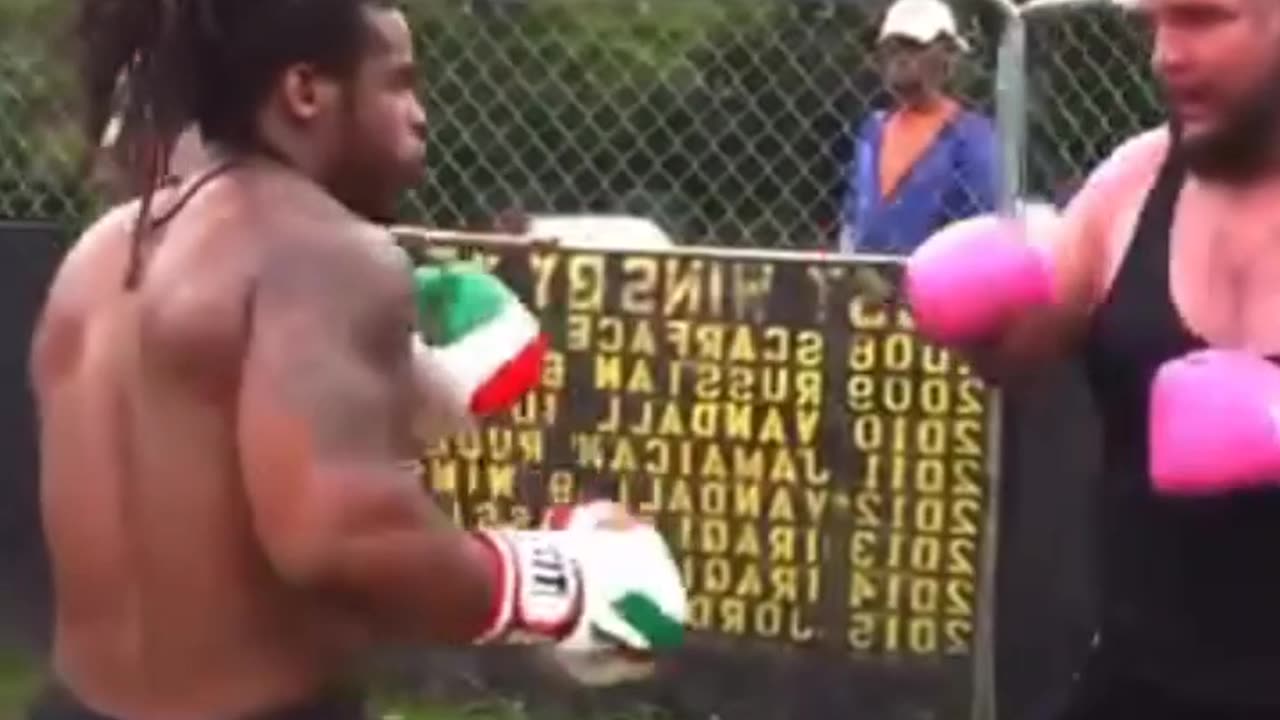 Bro Has Bricks FOR Hands💨🔥#boxeo#boxing #boxingtraining #fight