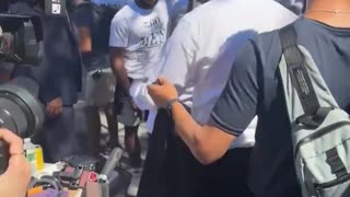 Socialist Zohran Mamdani needed a spotter for two reps of 135lbs