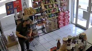 Joven se salva del impacto de una llanta tras siniestro