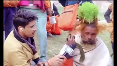 Sights ' 'A man who plants rice on his head🤔😊.