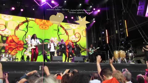 13 EWF Boogie Wonderland Sing Song