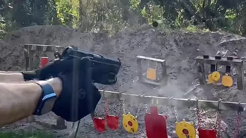 CZ 75 P-01手枪 #国外合法拍摄国内请勿模仿 #武器科普 #实弹射击 #男人减速带 #靶场射击