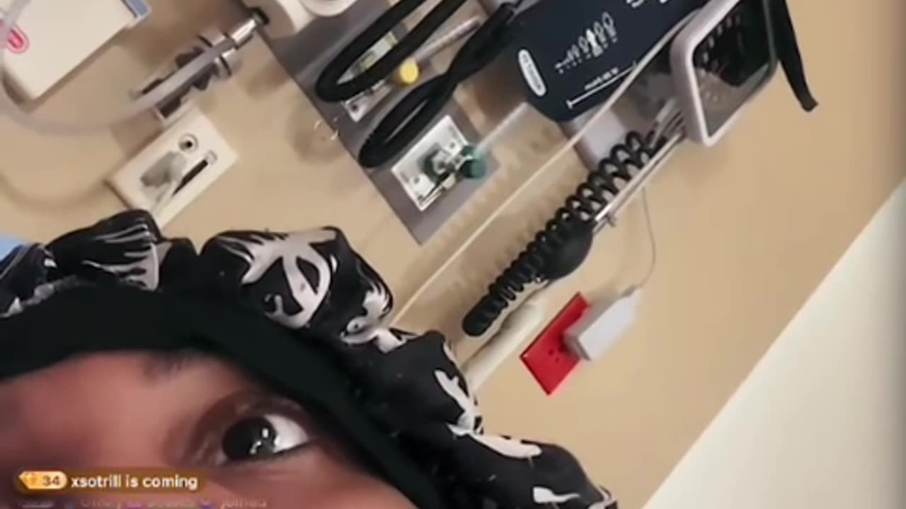 - SAVANNA ; IN THE HOSPITAL CHECKING ON HER BREAST IMPLANT & SAYING JAYBIEZ DIDN'T DO ANYTHING !