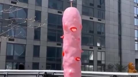 New York erects a 10-foot-tall pink "Foot Fountain" that sprays water from its tip