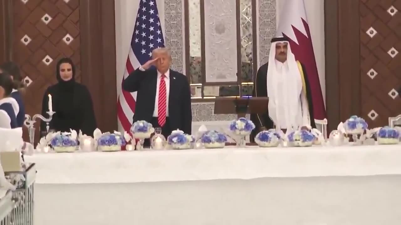 Wow 🇶🇦 | POTUS salutes as The Star Spangled Banner is played. (Qatari State Dinner 5/14/25)