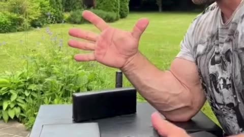 🔥 Intense Arm Wrestling Showdown! Girl Takes on a Strong Opponent! 💪👧