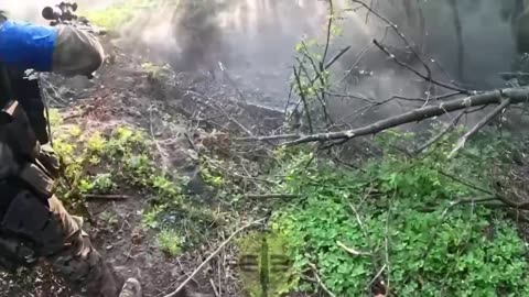 Ukrainian Reconnaissance Group Moving Around Behind Russian Lines(Intense Long-Form Combat Footage)