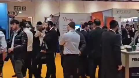 Thousands of ultra-Orthodox Jews gathered in London yesterday for a special exhibition to create economic cooperation between Jews across Britain. When will this happen in Rothschild’s Israel?”