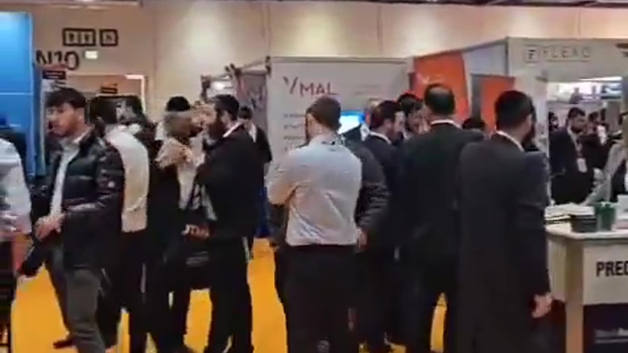 Thousands of ultra-Orthodox Jews gathered in London yesterday for a special exhibition to create economic cooperation between Jews across Britain. When will this happen in Rothschild’s Israel?”