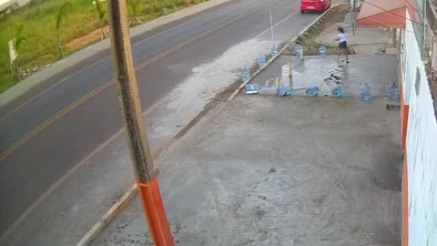 This child didn't see that the concrete was fresh... nice mess
