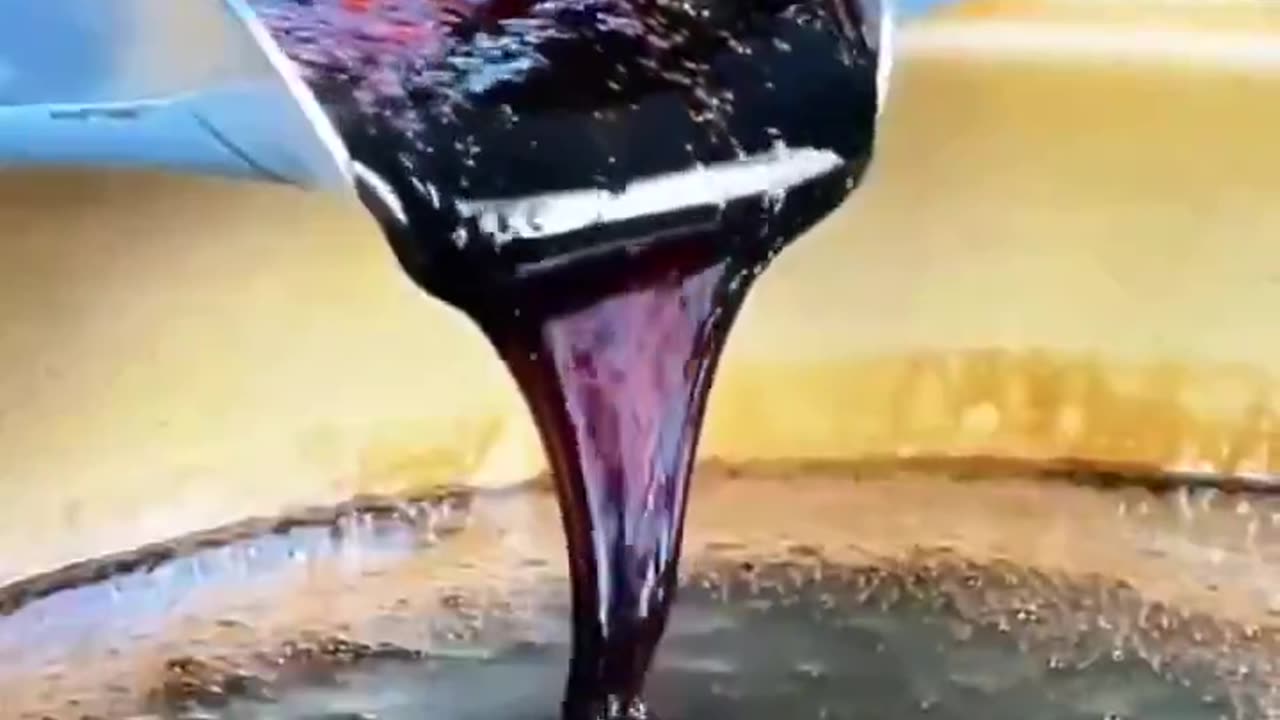 Black honey in Nepal, produced by the Apis dorsata laboriosa