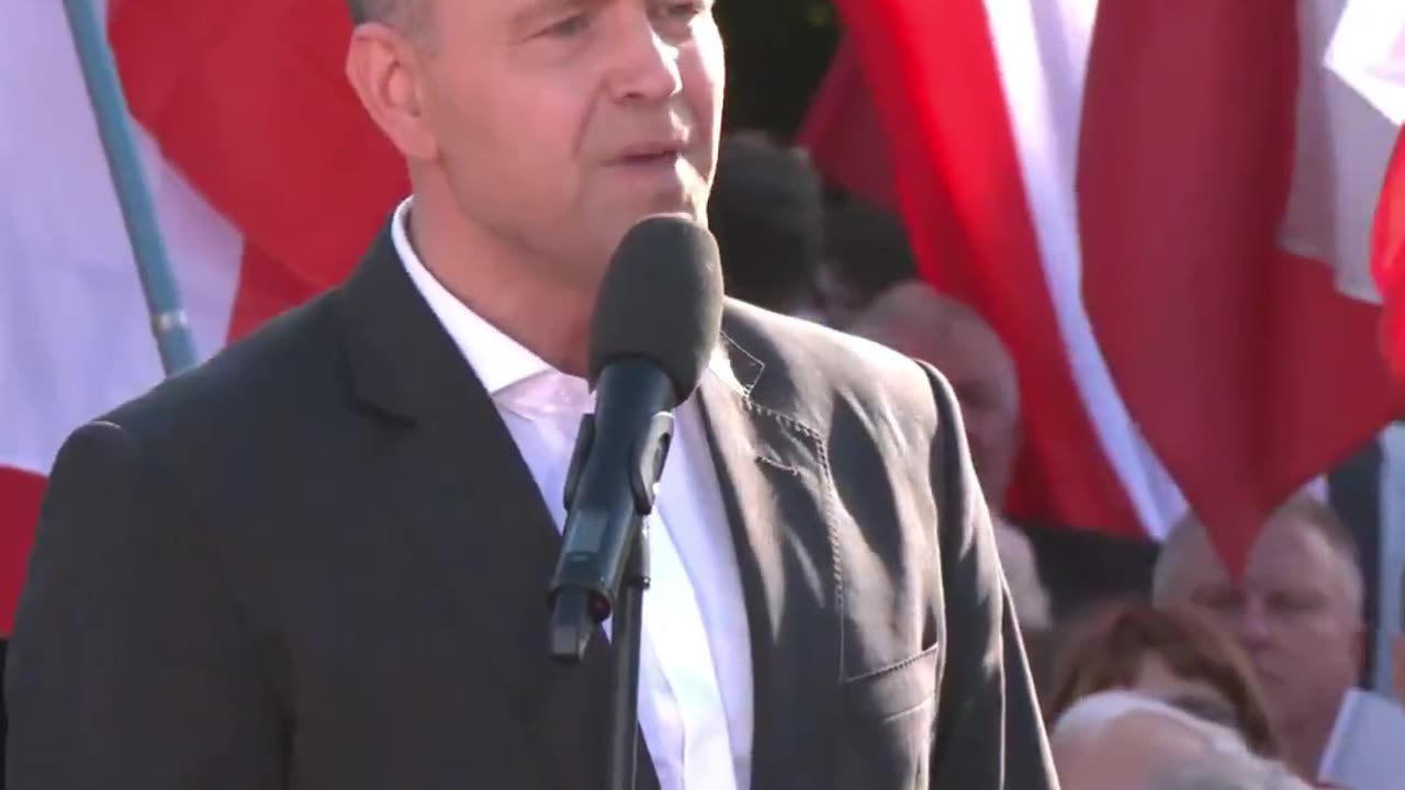 Nawrocki uczy manier Trzaskowskiego.