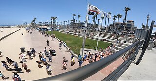 Preaching at Huntington Beach: Praying For Anthony - A Young Man on Bike, A Heckler Cusses Me Out, Large Group of Middle Schoolers CHEER the Gospel Preaching!