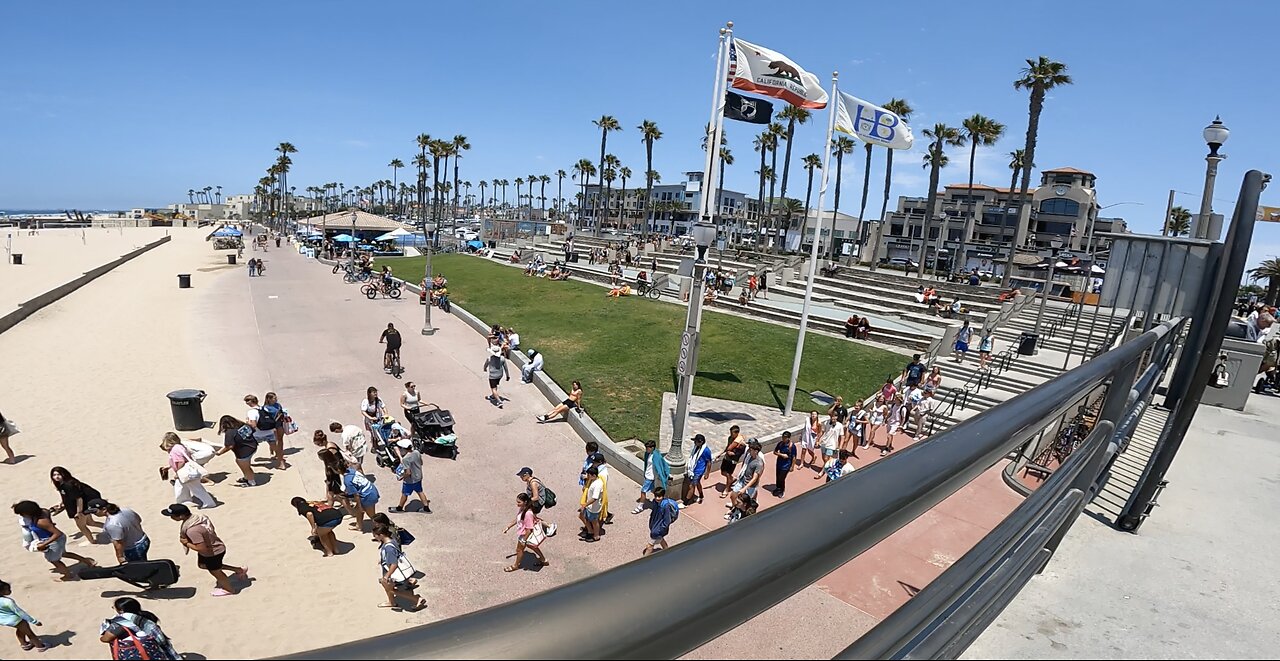 Preaching at Huntington Beach: Praying For Anthony - A Young Man on Bike, A Heckler Cusses Me Out, Large Group of Middle Schoolers CHEER the Gospel Preaching!