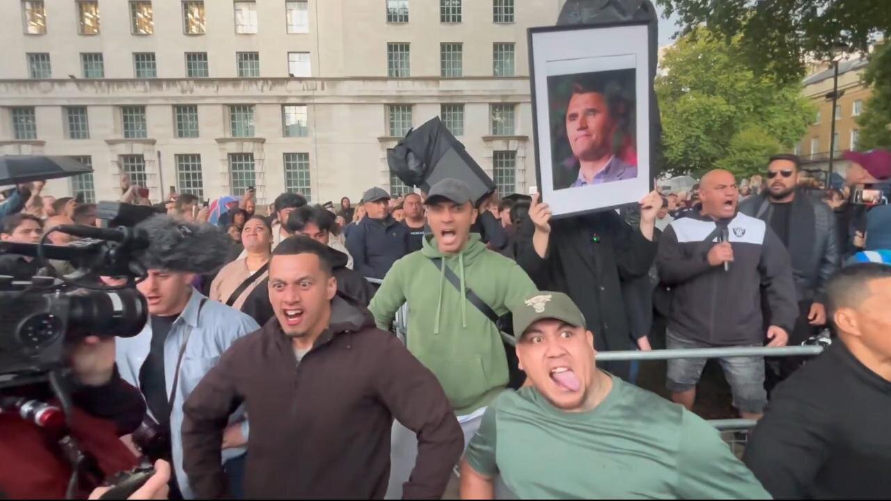 New Zealand Māori Christians pay tribute to Charlie Kirk in London w/ Haka