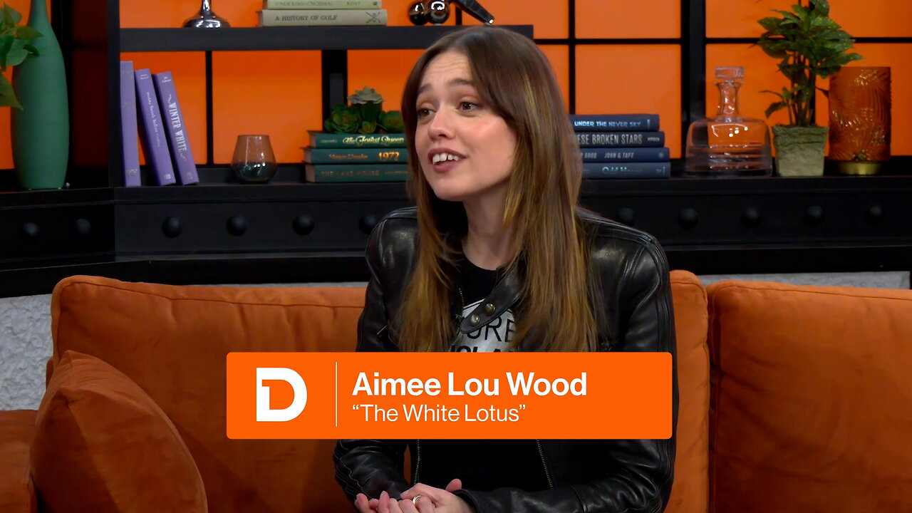 Aimee Lou Wood Says 'White Lotus' Cast & Crew Made Fun Of Her "Silly Run" In Season 3 Finale