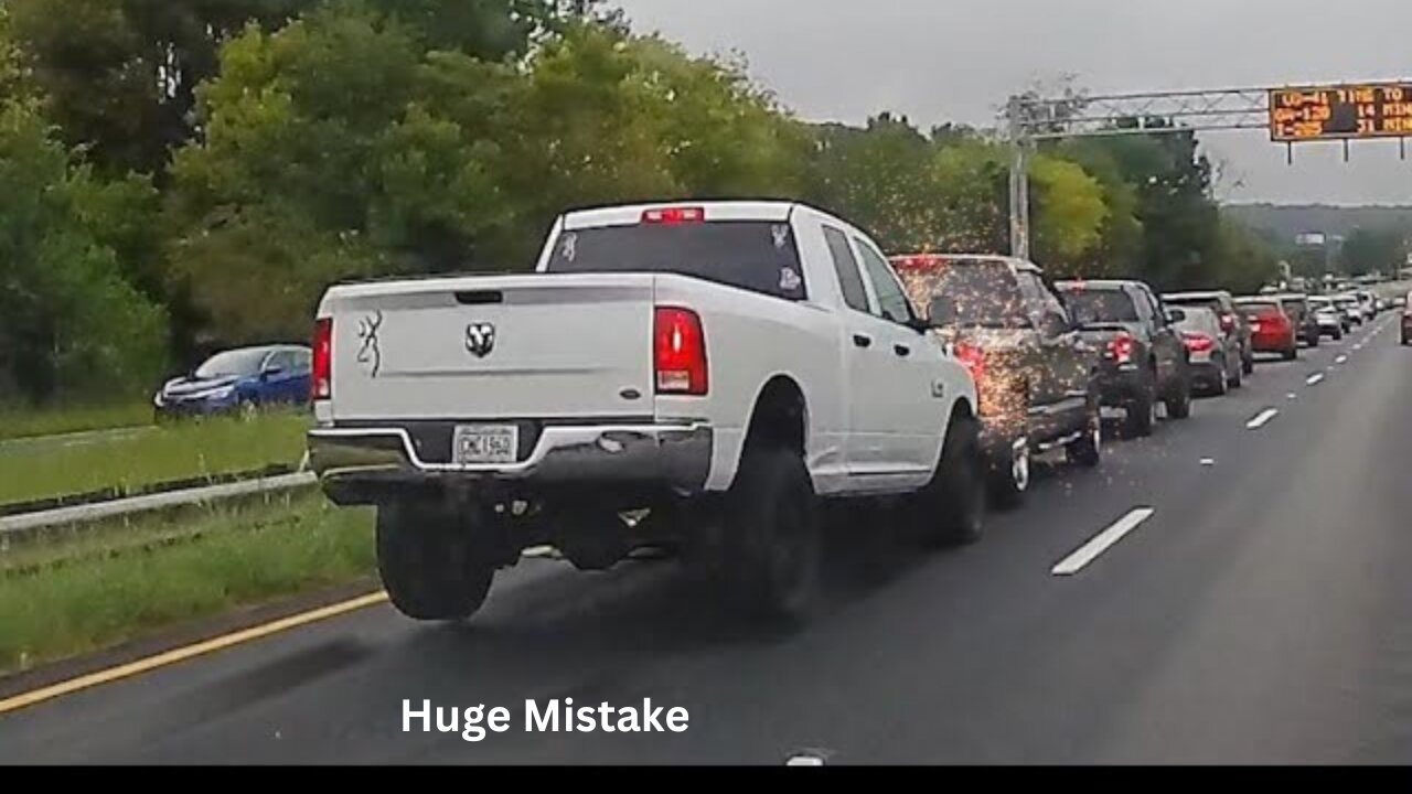 Dashcam Shows Pickup’s Huge Mistake