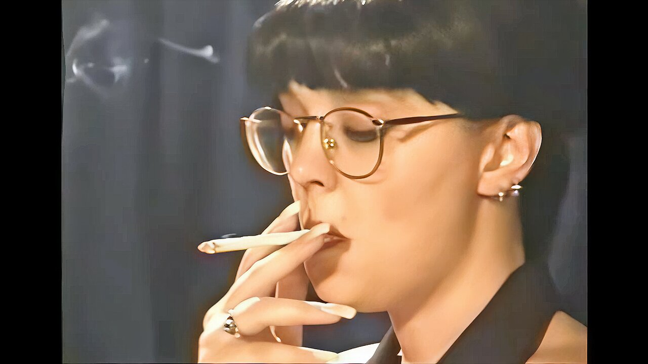Classic Smoking Fetish Women 40