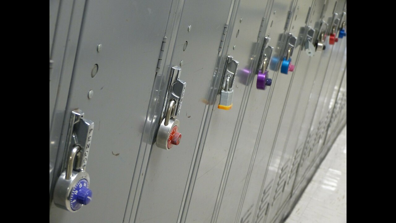 Crypto Storage vs. Gym Locker Rooms: Self-Custody or Coinbase Custodians? 🔒💪