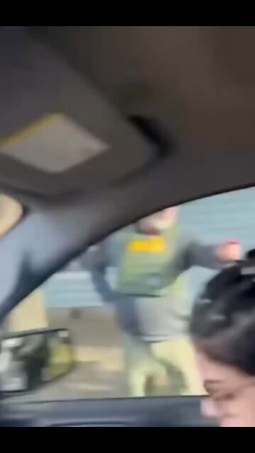 NEW: ICE agents break through car windows belonging to alleged Tren de Aragua gang members