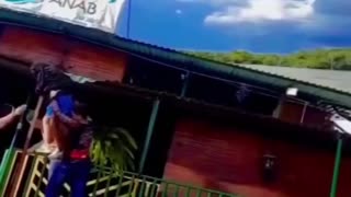 Restaurante flotante se hunde con turistas en Meta