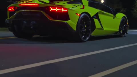 “This Lamborghini Turns Into a Light Show at Night 🌈🚗”