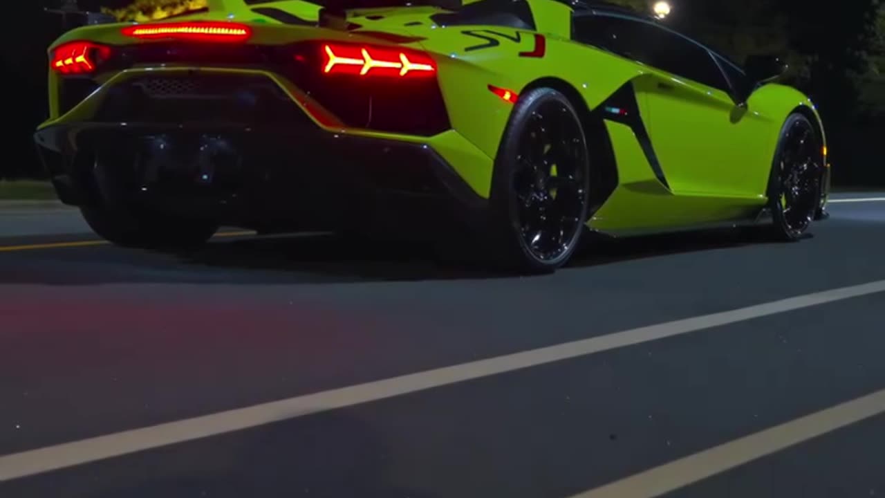 “This Lamborghini Turns Into a Light Show at Night 🌈🚗”