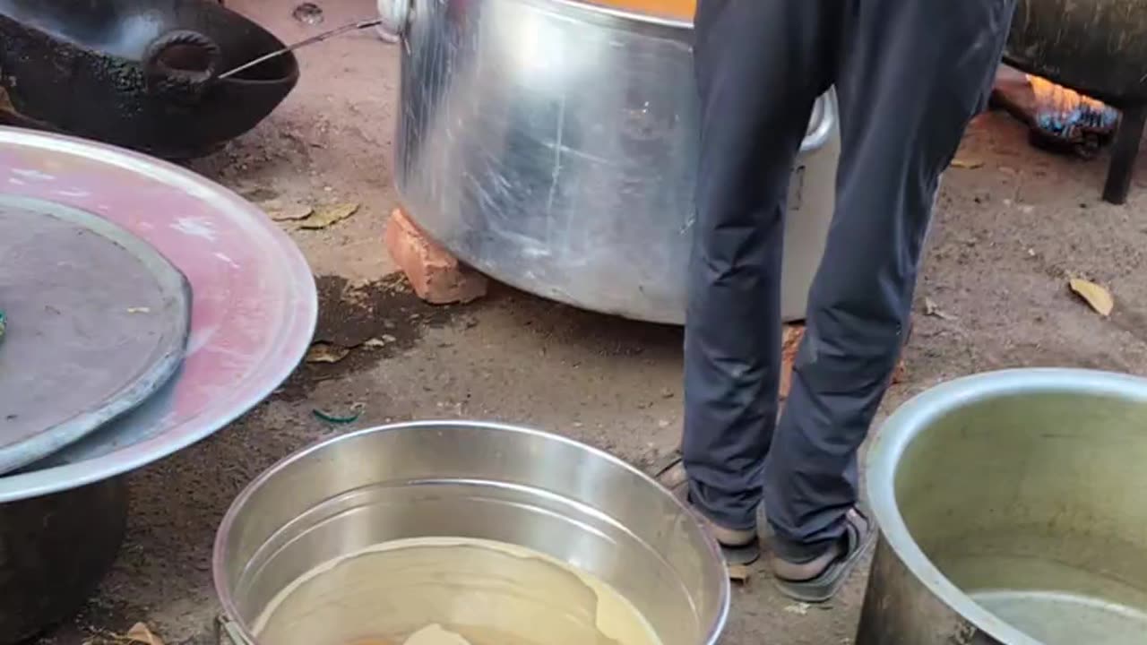 Snapshot in time - massive curry cooking 😲