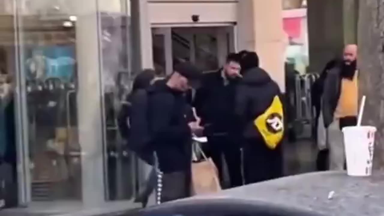 Croydon, London Attempted stabbing near Primark