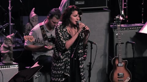 Something (The Beatles cover) - Norah Jones (live)