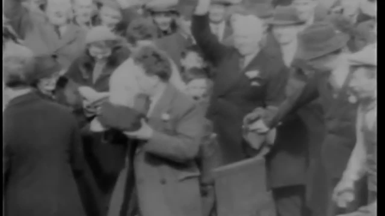[PATHE NEWSREEL EXCERPTS] - [PATHE NEWSREEL EXCERPTS] - cbs-cbswwi-134