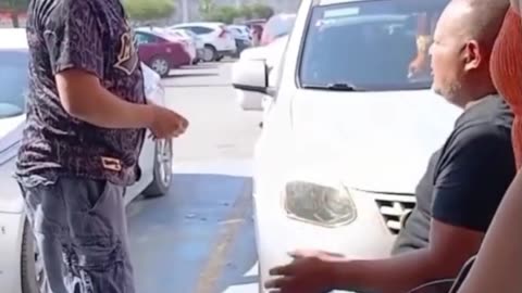 “¡Estamos en México!”: Se burla al estacionar en un lugar para personas con discapacidad