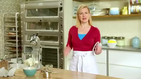 Incredible: Professional Baker Teaches You How To Make CHEESECAKE!