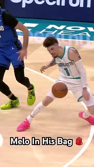 This LaMelo Ball dribble move was filthy 👀