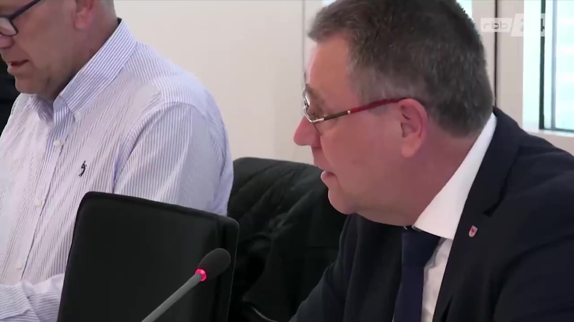 Verfassungsschutz-Chef gefeuert - Chaos nach AfD-Einstufung