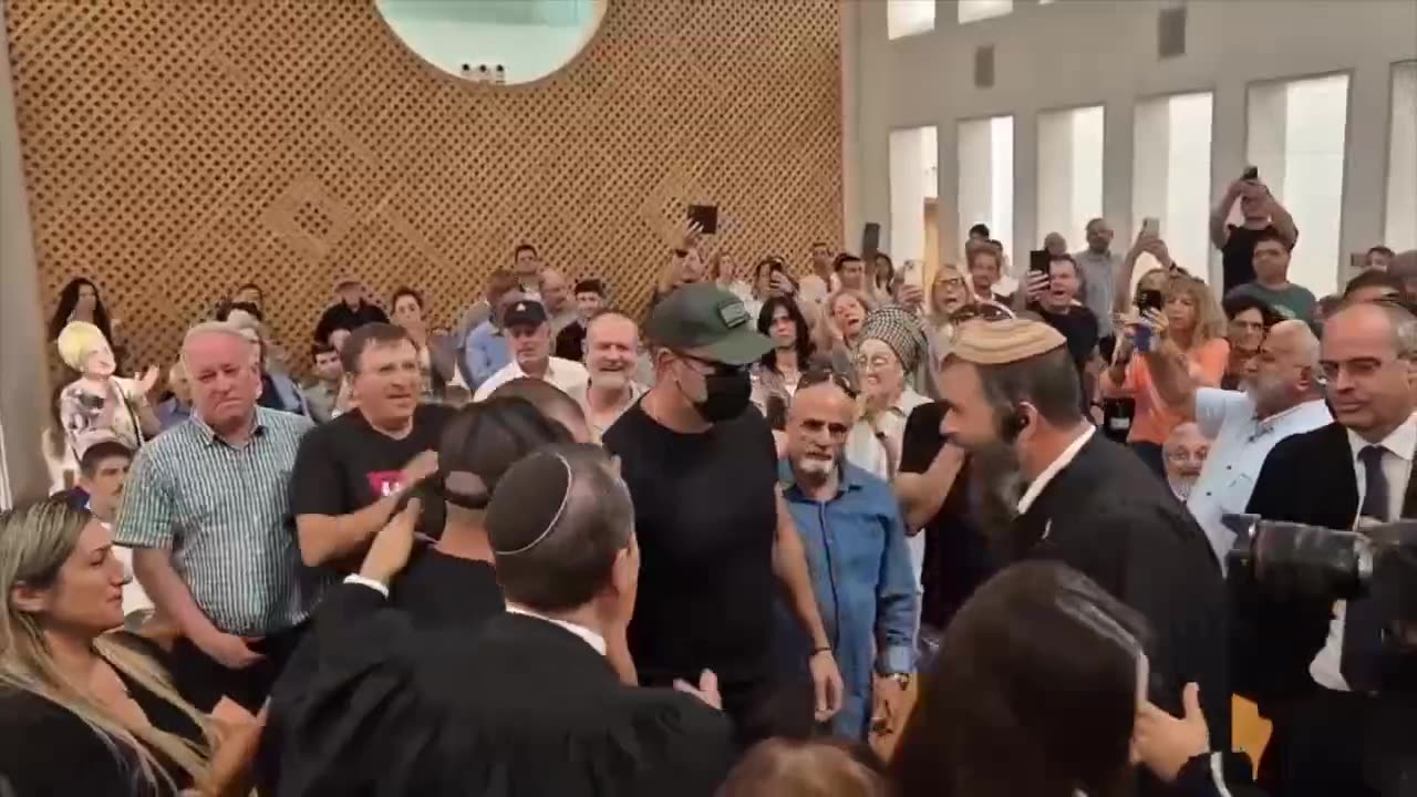 ISRAELIS GIVE STANDING OVATION TO RAPIST SDE TEIMAN GUARDS